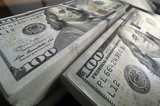 ¿A cuánto cotizan el dólar oficial y el blue este lunes 6 de abril?