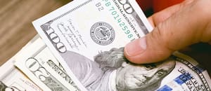 A cuánto cotiza el dólar oficial y el blue este viernes 15 de mayo
