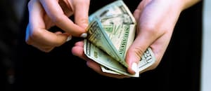 A cuánto cotiza el dólar oficial y el blue este domingo 1° de junio