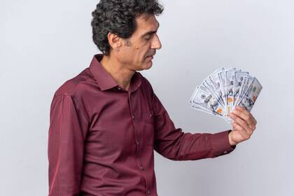 La cotización del lunes mostró una perdida del peso ante el dólar