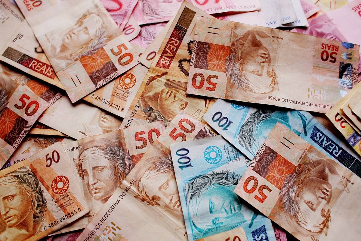 Verdadeiro hoje. quanto está sendo vendida a moeda oficial e azul brasileira nesta segunda-feira, 12 de janeiro Verdadeiro hoje. quanto está sendo vendida a moeda oficial e azul brasileira nesta segunda-feira, 12 de janeiro