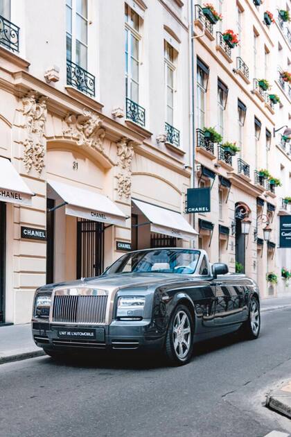 La coupé Phantom Drophead, convertible, de 2017 (423 mil dólares).