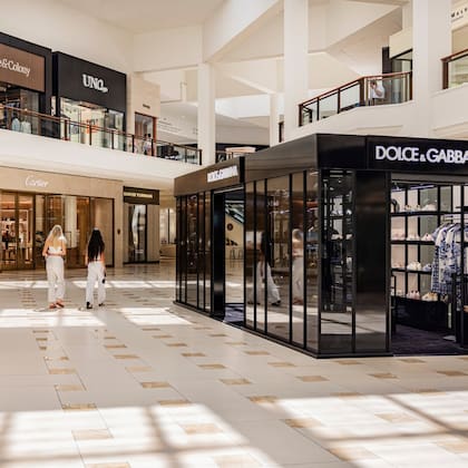 La creadora de contenidos señaló que las tiendas exclusivas se encuentran vacías