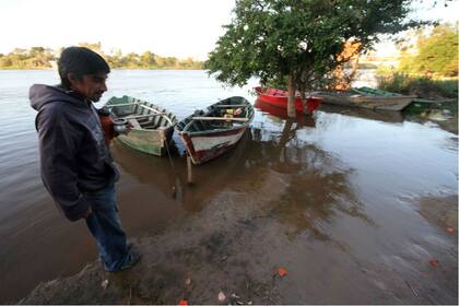 La crecida en el río Paraná afecta por estos días a cientos de familias en la zona del Litoral