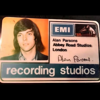 La credencial de un jovencísimo Alan Parsons como empleado de los estudios Abbey Road