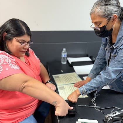 La credencial del INE es el único documento que se entrega de forma gratuita (Instagram/@consulmex_chicago)