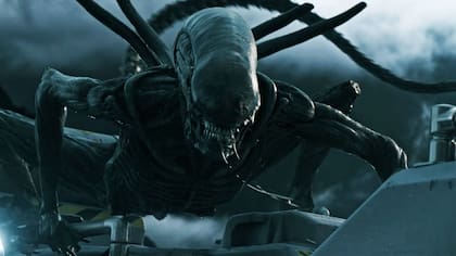 La criatura en una escena de Alien: Romulus