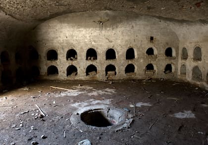 La cripta donde se encontraron los restos de Hipólito Bouchard