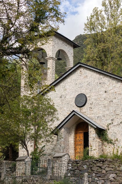 La cruz fue reemplazada por un infinito.