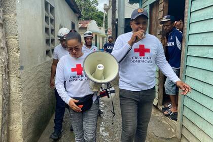 La Cruz Roja Dominicana trabaja arduamente en las labores de aviso y prevención a los habitantes ante los efectos de la tormenta tropical