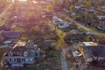 La Cruz Roja estadounidense se trasladó al edificio de la Guardia Nacional de esta localidad horas después de la tormenta. Aquí residen alrededor de 2.000 personas.
