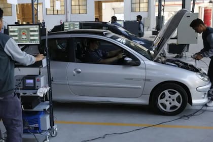 La cuarentena puso en pausa muchos trámites presenciales, entre ellos la verificación técnica vehicular (VTV)