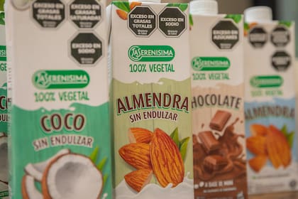 La cuatro variedades de bebibles vegetales: Coco, Almendra sin endulzar, Chocolate y Almendra.