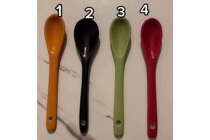 La cuchara roja es la número 4