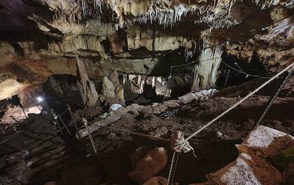 La cueva de Manot está situada en Baja Galilea, Israel,