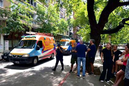 La cuidadora de la mujer mayor a quien estaba robando escapó de los delincuentes y llamó a Emergencias