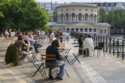 La cultura de terrazas, popular en ciudades como París o Roma, tuvo éxito en la capital de Suecia