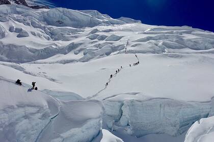 La cumbre del Kanchenjunga está a 8586 metros sobre el nivel del mar