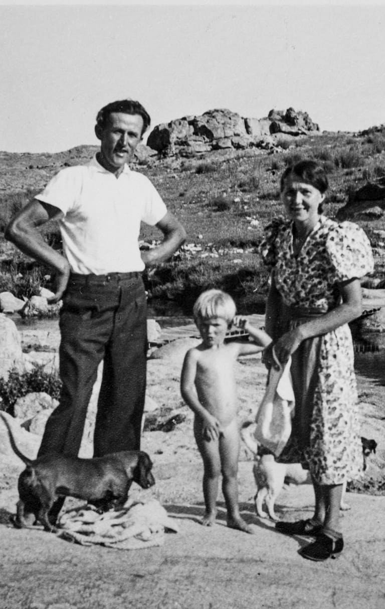 Liesbeth Gitter con su esposo, Kurt Mehnert, y su hijo Klaus, en los años 40