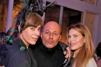 La cumpleañera con el Public Relations Gaby Álvarez y Julieta Kemble