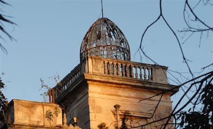 Julio 2007 - La cúpula con el metal oxidado y los vidrios rotos, hace 10 años