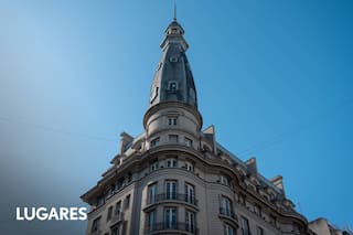 Un edificio de 100 años con una cúpula sin nombre que hoy funciona como sanatorio