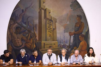 La cúpula de la CGT, el 11 de abril pasado, cuando activó el tercer paro general contra Milei