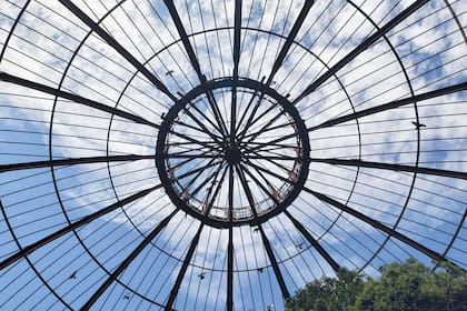 La cúpula tiene 20 metros de diámetro y en su centro colgaba una araña para iluminar las noches