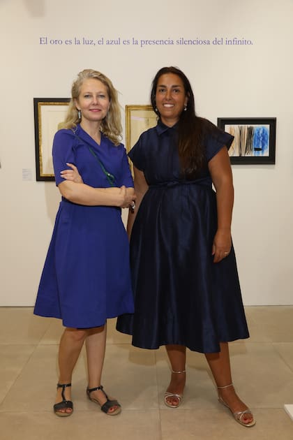 La curadora alemana Joanna Warsza y la directora de Este Arte, Laura Bardier