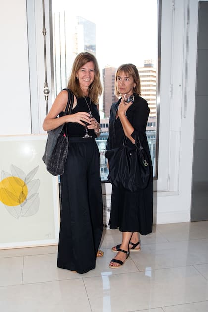 La curadora Josefina Lalanne y Josefina González Victorica.