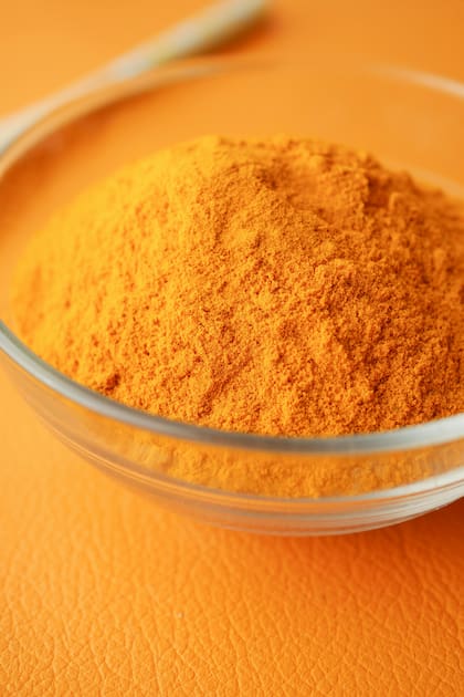 La cúrcuma es conocida por su potente acción antiinflamatoria y antioxidante