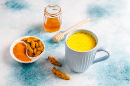 La cúrcuma es una especia, conocida por su color amarillo anaranjado, derivada de la planta Curcuma longa (Foto: de carácter ilustrativo: Freepik)