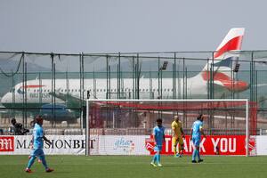 Gibraltar vs. San Marino: aviones al lado de la cancha y 100 partidos sin ganar