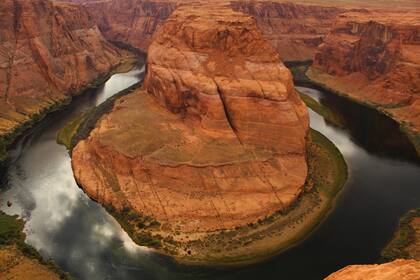 La Curva de la Herradura (más conocido en inglés como Horseshoe Bend), uno de los escenarios naturales que se pueden encontrar en la Nación Navajo
