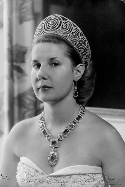 La dama con más títulos nobiliarios del mundo retratada por el fotógrafo Juan Gyenes. 