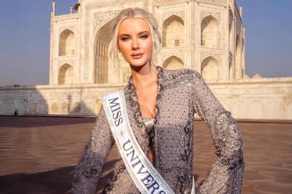 La danesa Victoria Kjær Theilvig es la Miss Universo actual que dará la corona a la ganadora del próximo certamen 2025 (Facebook/Miss Universe)