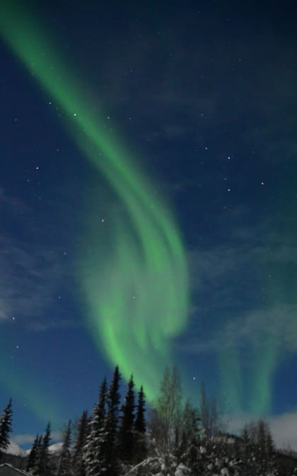 La danza de las auroras boreales en el cielo de Alaska