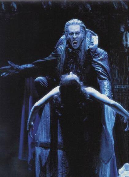 La danza de los vampiros (Tanz der vampire), fue uno de los mayores éxitos contemporáneos del musical en lengua germana; de Roman Polanski, Jim Steinman y Michael Kunze
