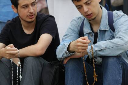 Los militantes pro vidamientras eperaban el resultado de la votación