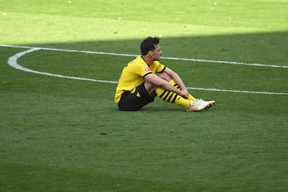 La decepción de Mats Hummels ante el empate de su equipo (Photo by INA FASSBENDER / AFP) 