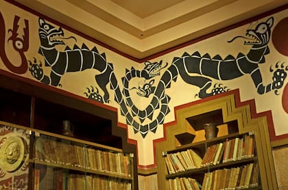 La decoración inspirada en motivos precolombinos es una característica destacada de esta casa museo.