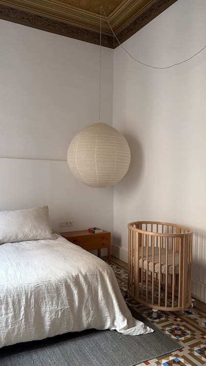 La decoración minimalista del cuarto de Úrsula Corberó y Chino Darín en España