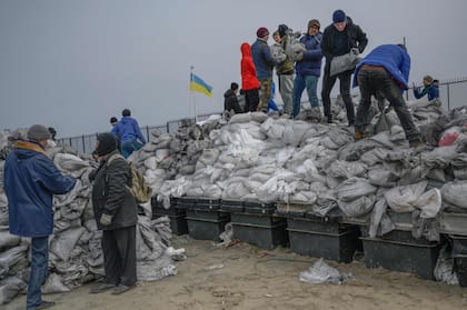 La defensa de Odessa, en el Mar Negro, en marzo pasado. (Photo by BULENT KILIC / AFP)