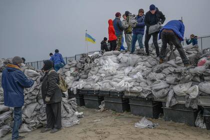 La defensa de Odessa, en el Mar Negro, en marzo pasado. (Photo by BULENT KILIC / AFP)