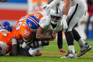 La defensiva de Broncos lleva ritmo de récord en capturas pero ¿podrán arreglar su ofensiva?