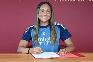 La delantera canadiense Olivia Smith se convirtió en el fichaje más caro en la historia del fútbol femenino.