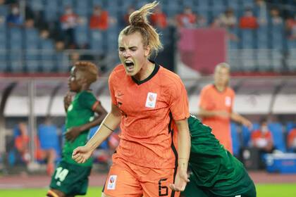 La delantera neerlandesa Jill Roord celebra tras anotar el octavo gol de su equipo ante Zambia