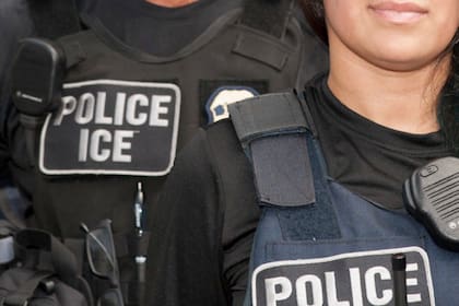 La demanda contra el ICE asegura que los agentes usaron una directiva inconstitucional para llevar a cabo el operativo