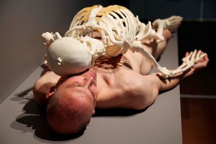 La demanda de John Bonafede sostiene que el museo de Nueva York no hizo nada para impedir que los visitantes tocaran su cuerpo desnudo (Photo by WILL RAGOZZINO/Patrick McMullan via Getty Images)