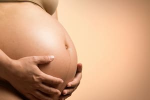 Se llegó al piso histórico de la tasa de natalidad en la Ciudad y se confirma la tendencia a la maternidad tardía